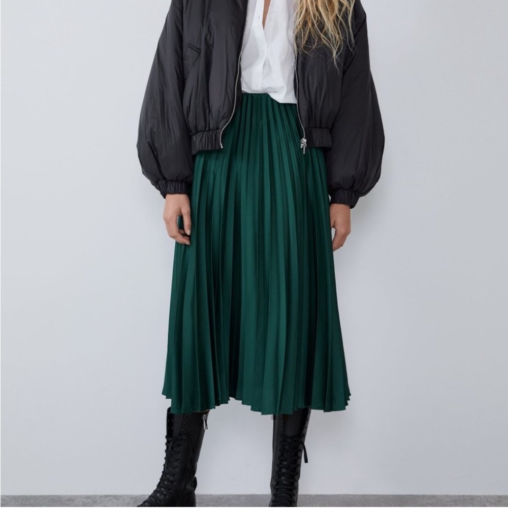 Zara Pleated Midi Skirt in Deep Green Size Small